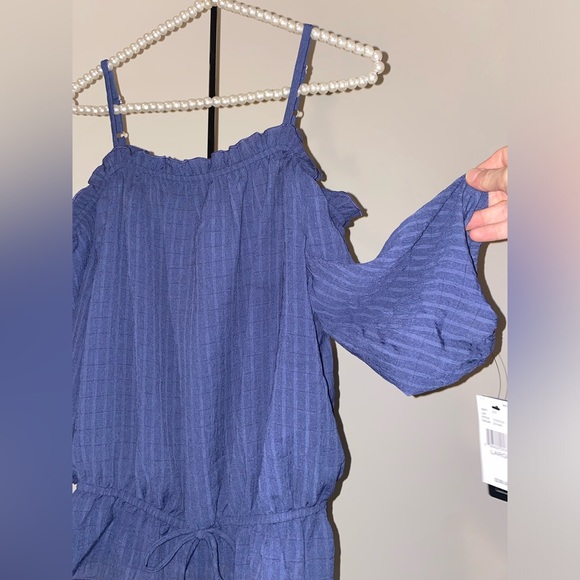 Off the Shoulder in a pretty blue color and tie waist - Size Large - NWT / BCX - Picture 2 of 9